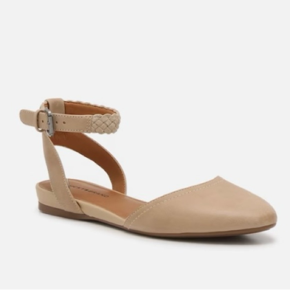 NWT Lucky Brand Causia Flat in Stucco